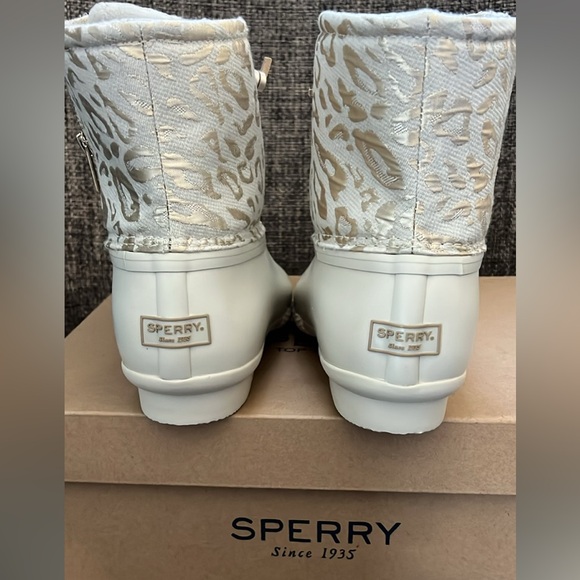 NIB SPERRY Saltwater Metallic Leopard Jacquard Duck Boot Sz: 10 - Picture 6 of 8